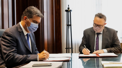 Capitanich firmó financiamiento para proyectos productivos locales