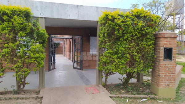 Frente de lo que alguna vez fue el destacamento policial del barrio Los Silos, de General San Martín (Por Marcelo López, enviado especial).