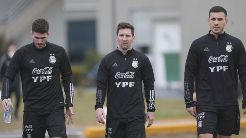 Romero no llega y Paredes fue probado en el once titular