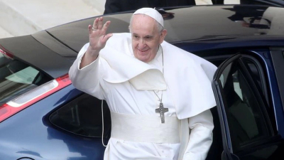 El papa Francisco “reaccionó bien” a la cirugía por divertículos en el colon y permanecerá cinco días hospitalizado