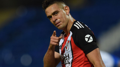 El Frankfurt oficializó la llegada de Rafael Santos Borré