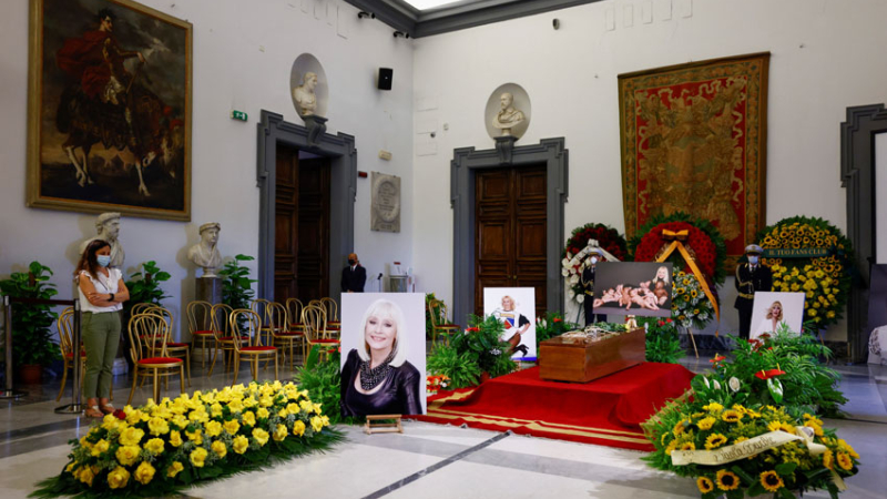 Italia: una multitud despide a Raffaella Carrá