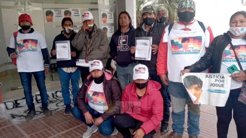 Familiares del joven Lagos protestan frente a Fiscalía de DDHH: malestar por la liberación del policía Viñuela