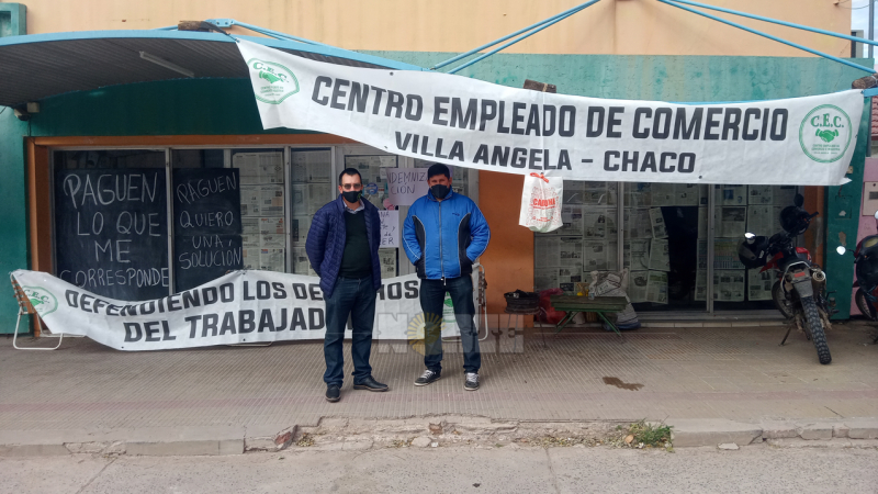 En reclamo por su indemnización, un trabajador pasó la noche en la puerta de su extrabajo