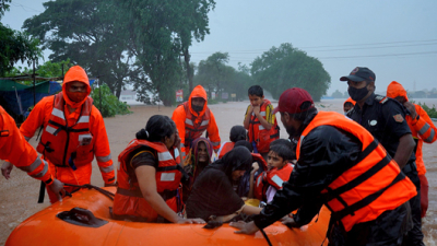 India: lluvias torrenciales provocan inundaciones y deslaves; al menos 125 muertos
