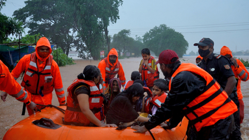 India: lluvias torrenciales provocan inundaciones y deslaves; al menos 125 muertos