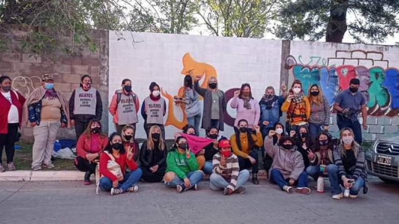 Fontana: pintaron un mural en reclamo por justicia para víctimas de femicidio