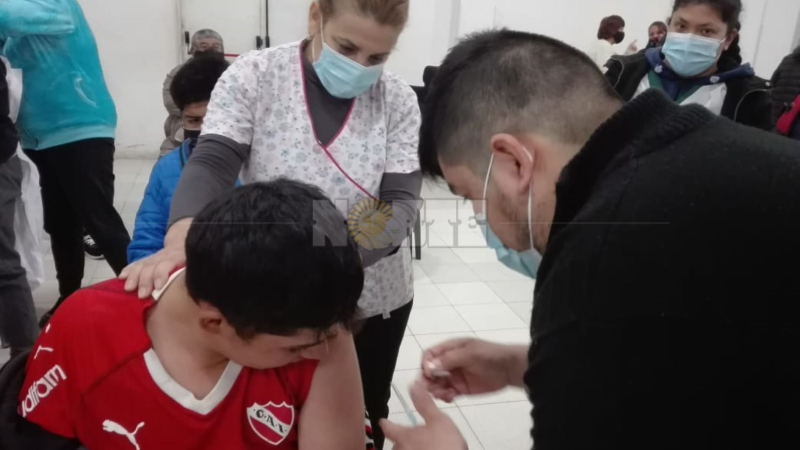 Charata dio inicio a la vacunación de menores de 12 a 17 años
