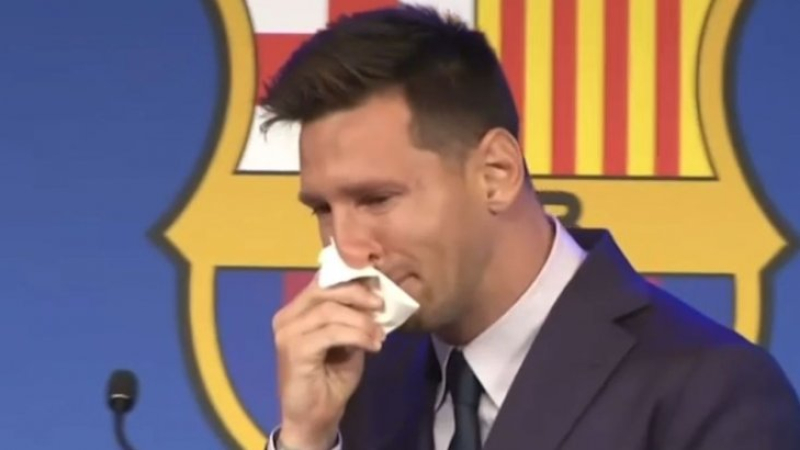 Insólito: venden los pañuelos que usó Messi en su despedida de Barcelona