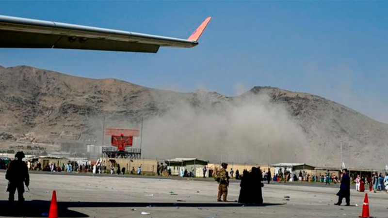 Doble atentado suicida deja muertos en el aeropuerto de Kabul y todo apunta al Estado Islámico