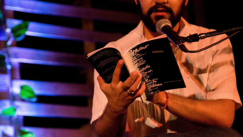 Mauro Siri y Mario Caparra: canciones, brindis y poesía en Espacio Macedonio