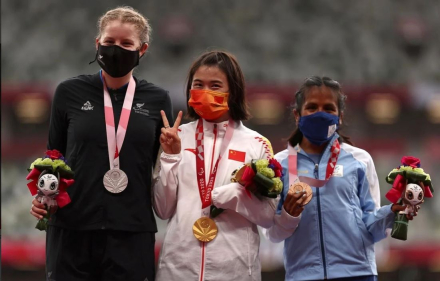 Yanina Martinez Para.JPG