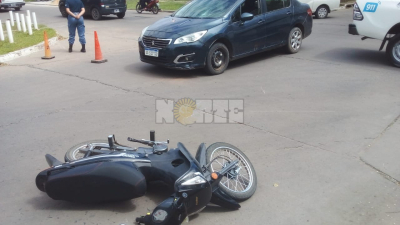 Fuerte choque con una motociclista lesionada