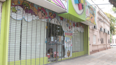 Comienzo de semana atípico con comercios cerrados en todo el centro