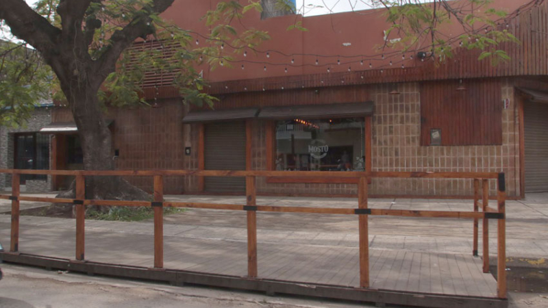 Alertan sobre la falta de seguridad en los balcones gastronómicos