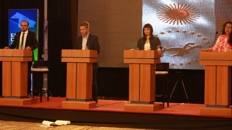 Candidatos expusieron propuestas mirando los comicios del 14N