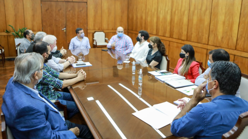 El gobernador y los supermercadistas trabajan en una "canasta regional"