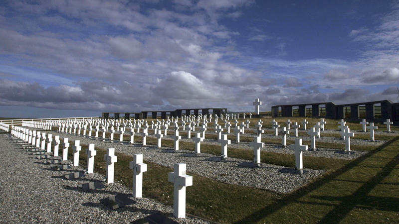 Cruz Roja confirma identificación de 6 soldados argentinos caídos en Malvinas