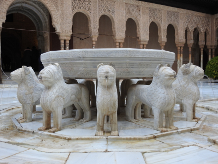 FUENTE DE LOS LEONES.jpg