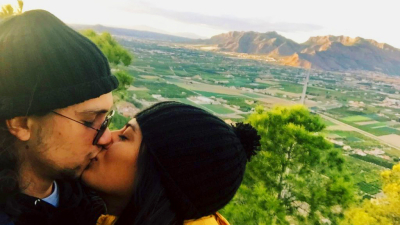 Ingresó a una página de Internet por distracción y conoció al amor de su vida