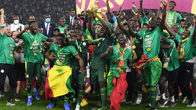¡Senegal campeón! Mané metió el último penal y dejó a Salah sin patear