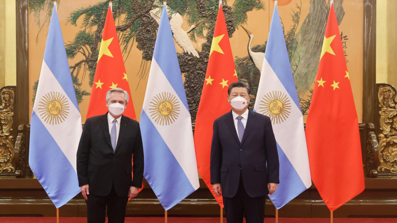 Argentina enviará una delegación militar a China para avanzar en la compra de aviones de combate