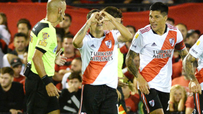 River golpeó en el tramo final y festejó ante Newell’s en Rosario