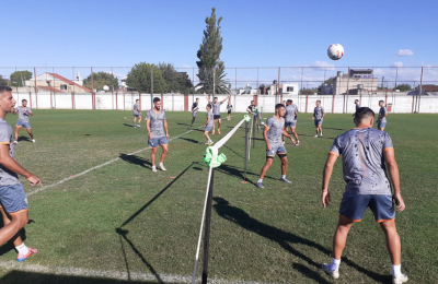 For Ever trabaja en doble turno con la cabeza puesta en All Boys