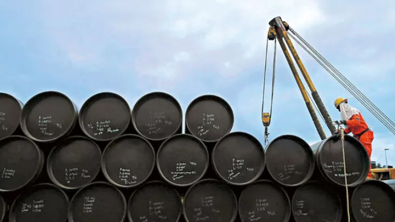 Precio del barril de petróleo supera los 100 dólares tras el ataque de Rusia a Ucrania
