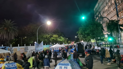 "A las organizaciones que no trabajamos para su campaña nos dejan tiradas"