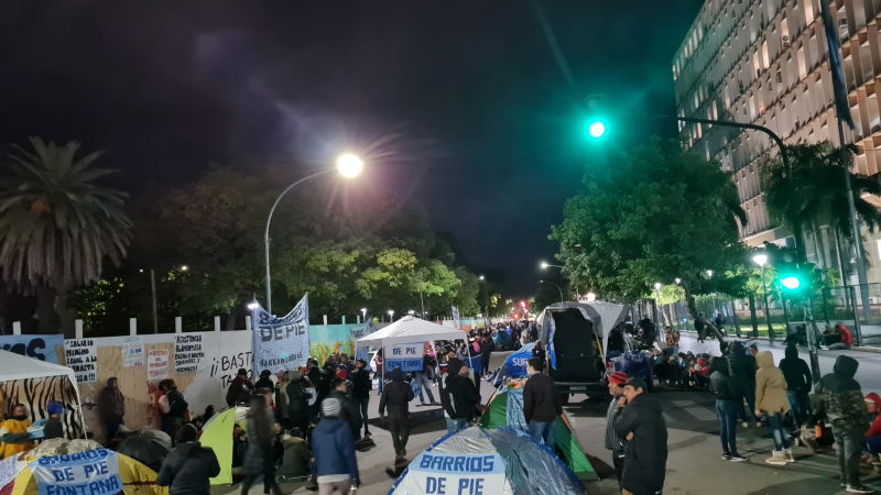 "A las organizaciones que no trabajamos para su campaña nos dejan tiradas"