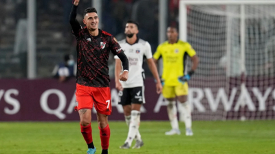 River peleó, acertó y marcha en la Libertadores