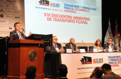 Advierten un "triángulo de las Bermudas" estatal que impide políticas claras para la hidrovía
