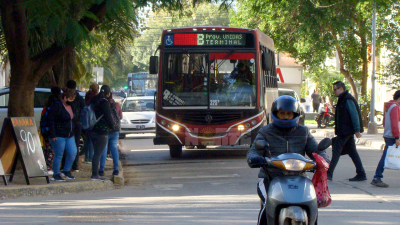 Se levantó el paro de colectivos urbanos