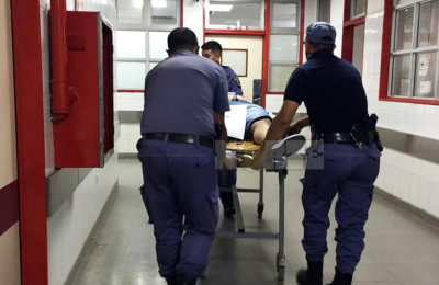 Sangriento cumpleaños: buscan a una mujer que apuñaló en la espalda a un joven en una fiesta