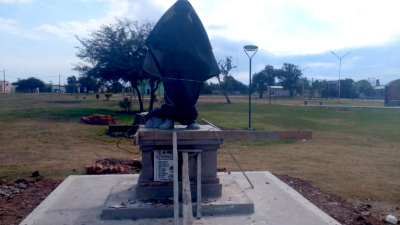 Monumento a los caídos de Malvinas "Héroes de la Patria"