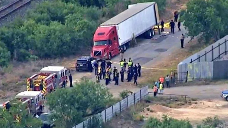 Conmoción: hallan al menos 46 cadáveres en el acoplado de un camión en Texas
