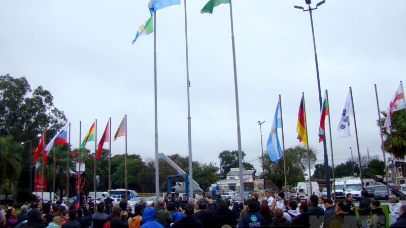 Con el izamiento de las banderas arrancó la Bienal Internacional de Escultura 2022