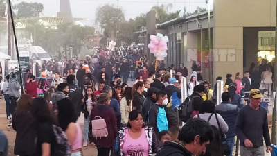 La radiante jornada invitó a una multitud a colmar el predio de la Bienal