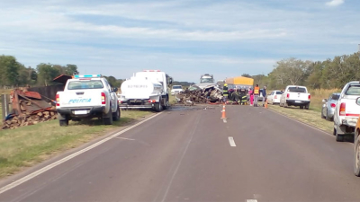 Tres heridos graves tras un choque entre una camioneta y un camión