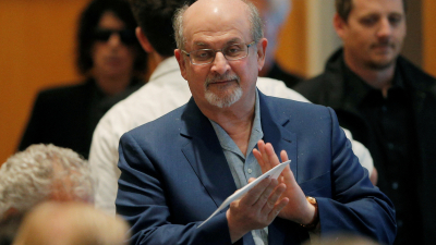 Sospechoso de ataque a Salman Rushdie se declara inocente