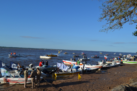 Isla del Cerrito-rio-pesca-torneo-lanchas.JPG