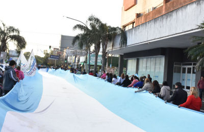 Contundente movilización para repudiar el atentado que sufrió CFK