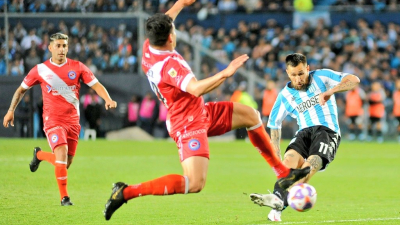 Racing ganó y todavía sueña