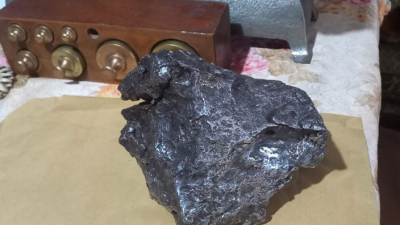 Ofrecía un meteorito por redes sociales, que escondía en una cocina