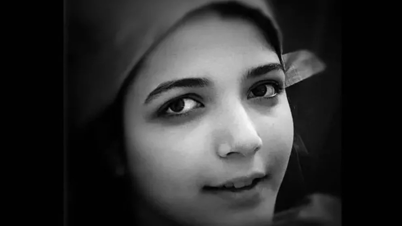 Una estudiante iraní de 16 años fue golpeada hasta la muerte por negarse a cantar un himno a favor del régimen