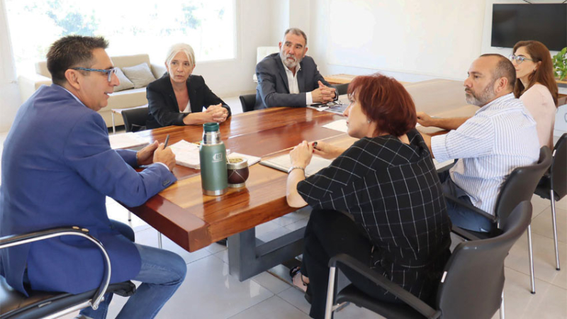 Presentaron a Gustavo Martínez la terna de aspirantes al Juzgado de Faltas ambiental