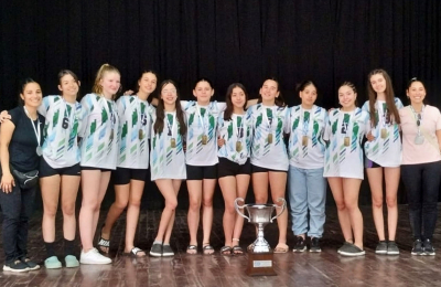 Eufórico recibimiento en Quitilipi a las campeonas nacionales de cestobol
