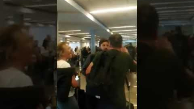 Escracharon a Juan Grabois en el aeropuerto de Ezeiza