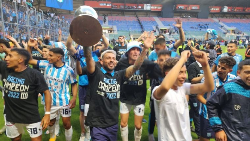 Racing de Córdoba venció a Villa Mitre por penales y ascendió a la Primera Nacional